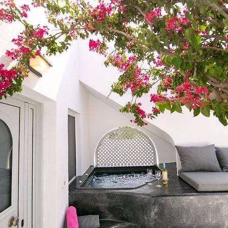 Sensia Luxury Apartment With Hot Tub Oía Exteriör bild